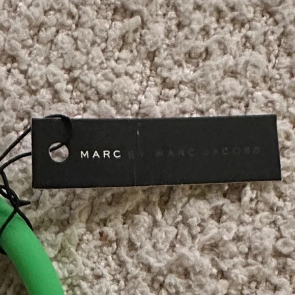 Marc By Marc Jacobs Green Hair Accessory with Gold Charm - Picture 2 of 4